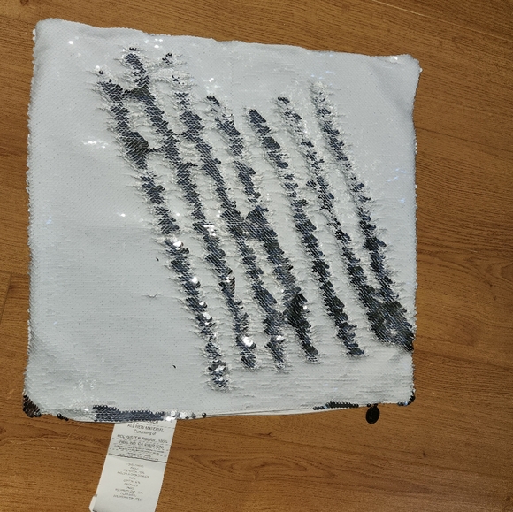 REVERSIBLE sequin pillow cover - Picture 2 of 5